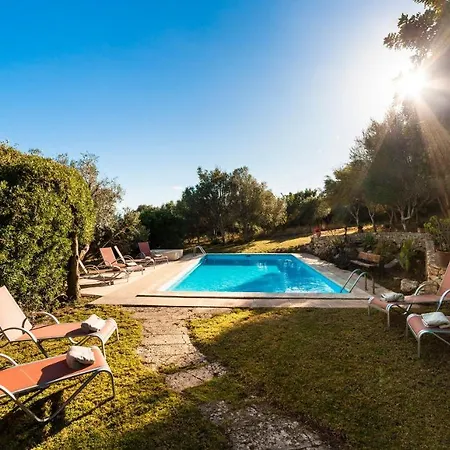 With Pool Near The - Es Garrover Willa *